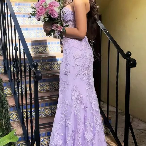 Robe de soirée sirène élégante sans bretelles en tulle et dentelle violette avec appliques AB630
