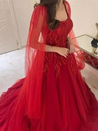 Robe de bal élégante en tulle à col carré ornée de perles, longue et élégante, idéale pour l'hiver, les soirées et les bals de fin d'année. AB2179