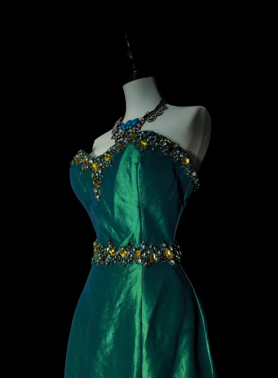 Vintage Meerjungfrauen-Abendkleid aus den 1960er Jahren, dunkelgrün, Satin, ärmellos, lang, formelles Kleid mit Herzausschnitt, N1596