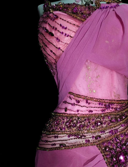Vintage Meerjungfrauen-Abendkleid aus den 1960er Jahren mit herzförmigem Ausschnitt, Trägern, ärmellos, aus rosa Satin, N1597