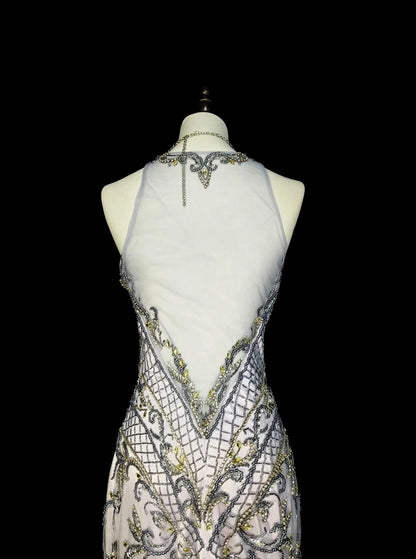 Robe de bal longue bleu ciel clair, col montant, sans manches, en tulle, style sirène, années 1960 (N1581)