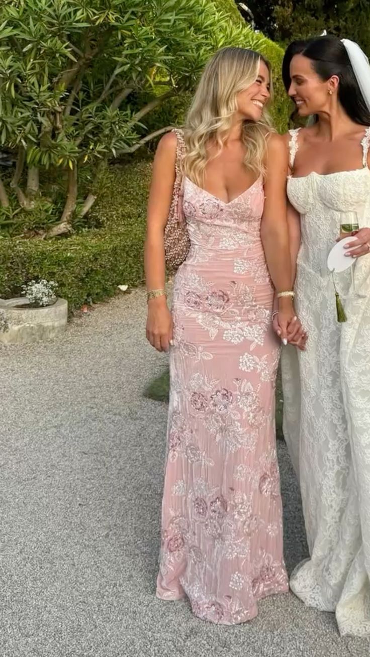 Robe de bal longue rose poudré à fines bretelles et dentelle, style sirène élégante, référence AB578