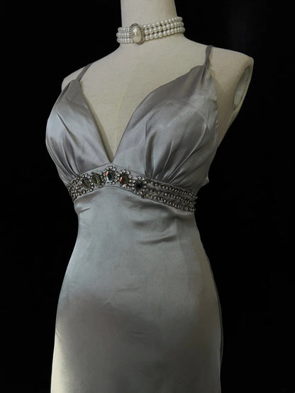 Robes de Bal Élégantes Inspiration Sirène Bretelles Fines Argentées Robe de Soirée Satinée sans Manches Vintage N3181