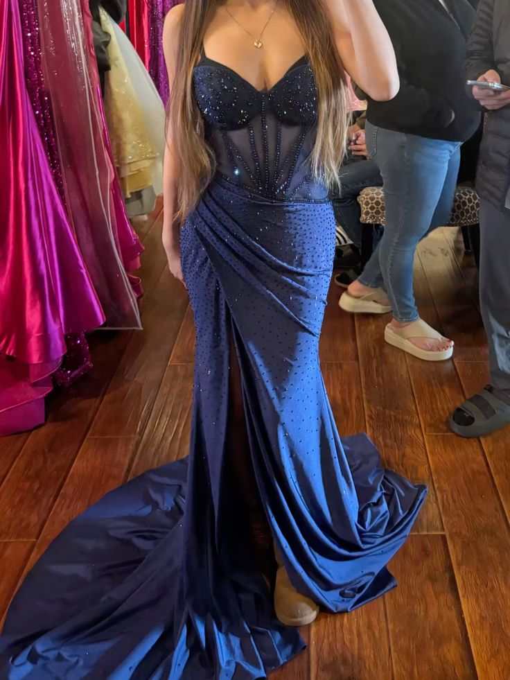 Ästhetisches Meerjungfrauen-Kleid mit Spaghettiträgern, marineblauen Pailletten und Schlitz, langes formelles Abendkleid AB664
