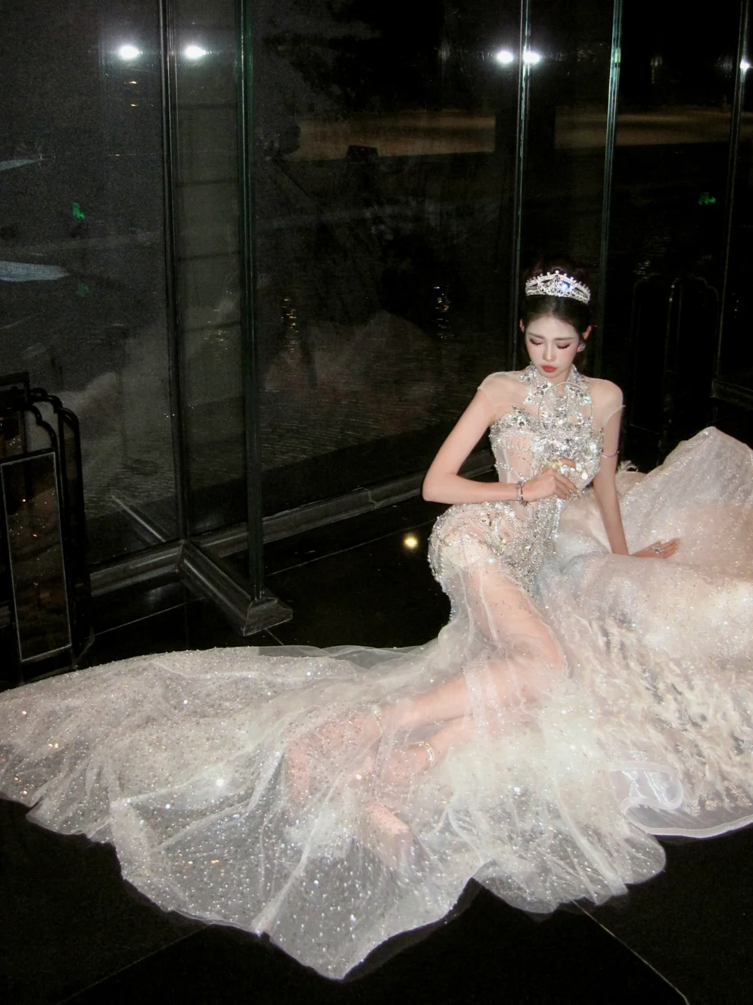 Robe de mariée sirène sexy à col montant et sequins argentés, ornée de perles, style conte de fées, référence N070