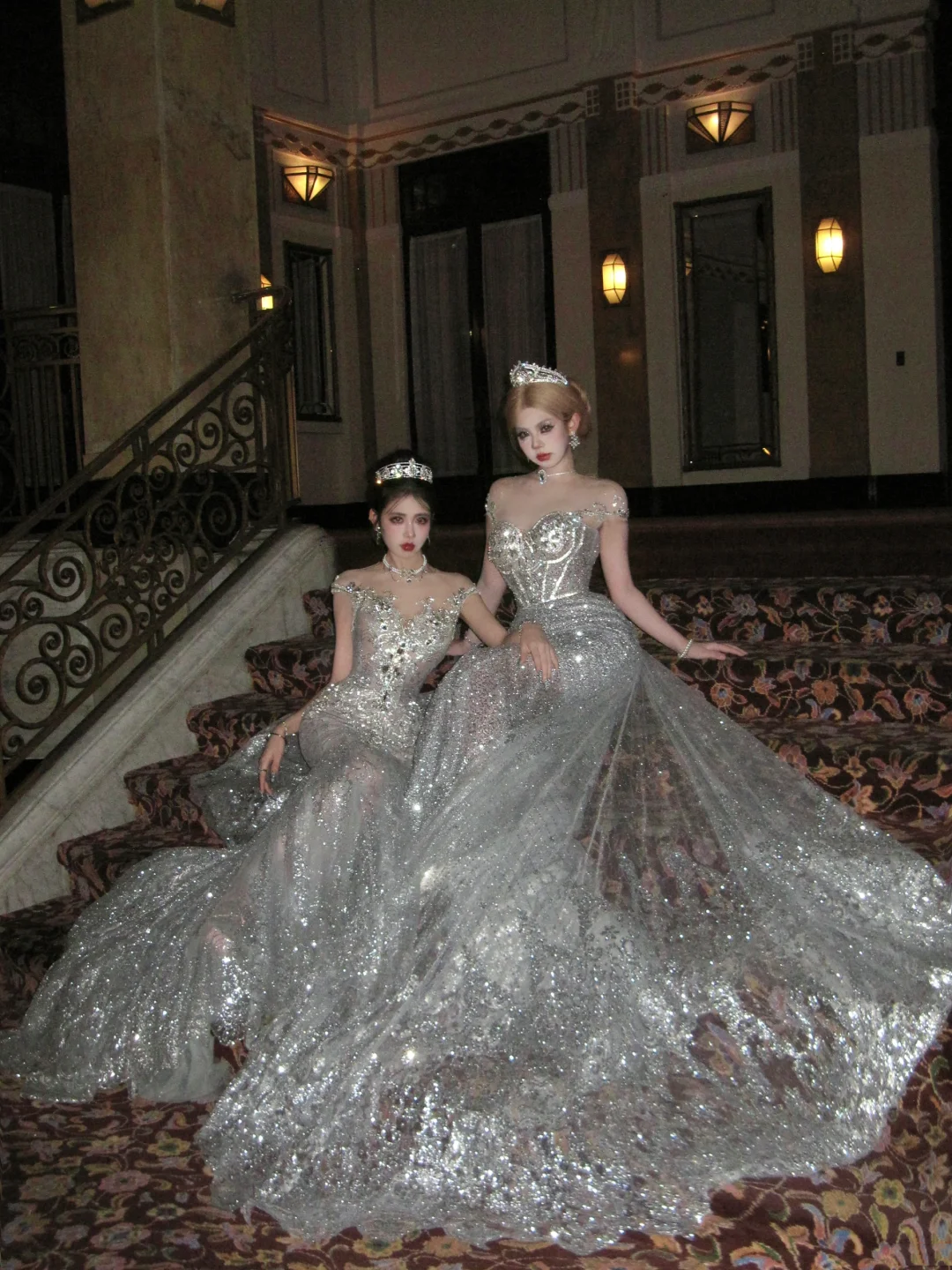 Luxurious Wedding Dresses Mermaid Style With Beaded Crystals Bodice Silver Sequin Bride Dress For Brides Fitted Bridal Gown N077