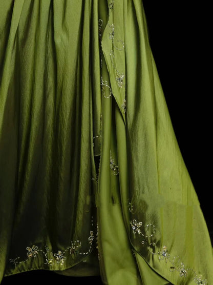 Robe de bal vintage sirène, décolleté cœur, en satin vert avec corsage orné de cristaux et de perles - Inspiration robe de soirée formelle N1825