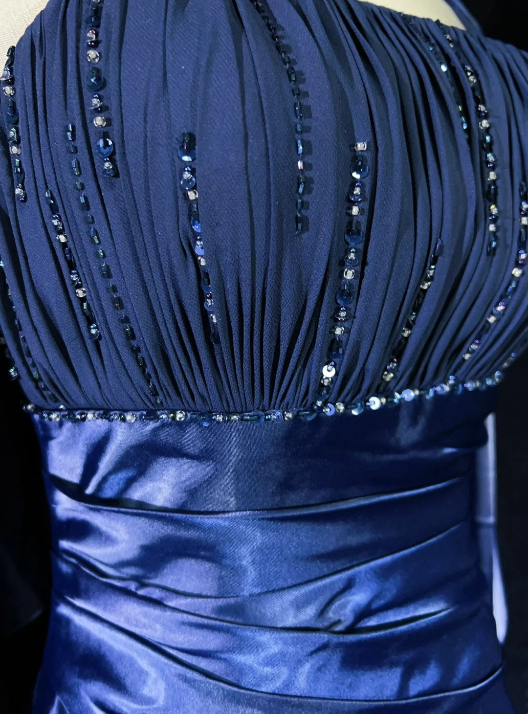 Elegante Ballkleider Meerjungfrau Spaghetti-Träger Marineblau Mit Umhang Ärmelloses Langes Abendkleid N2880