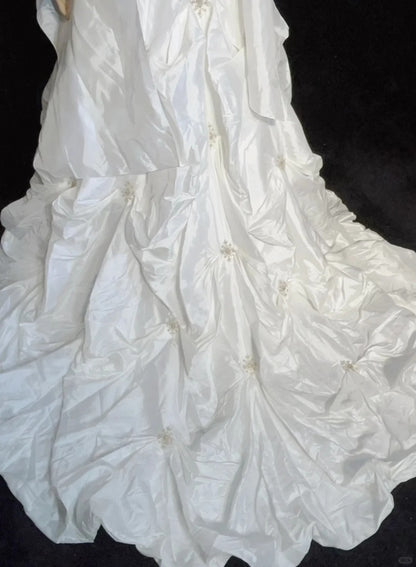 Vintage Ballkleid Spaghettiträger Weißer Taft mit Umhang Perlenstickerei Rüschen Hochzeitskleid Lange Brautkleider RB4331