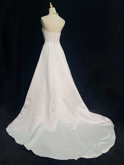 Zeitlose Hochzeitskleider Ballkleid Trägerlos Elfenbein Mit Rüschen Perlenbesetztes Langes Brautkleid N3431