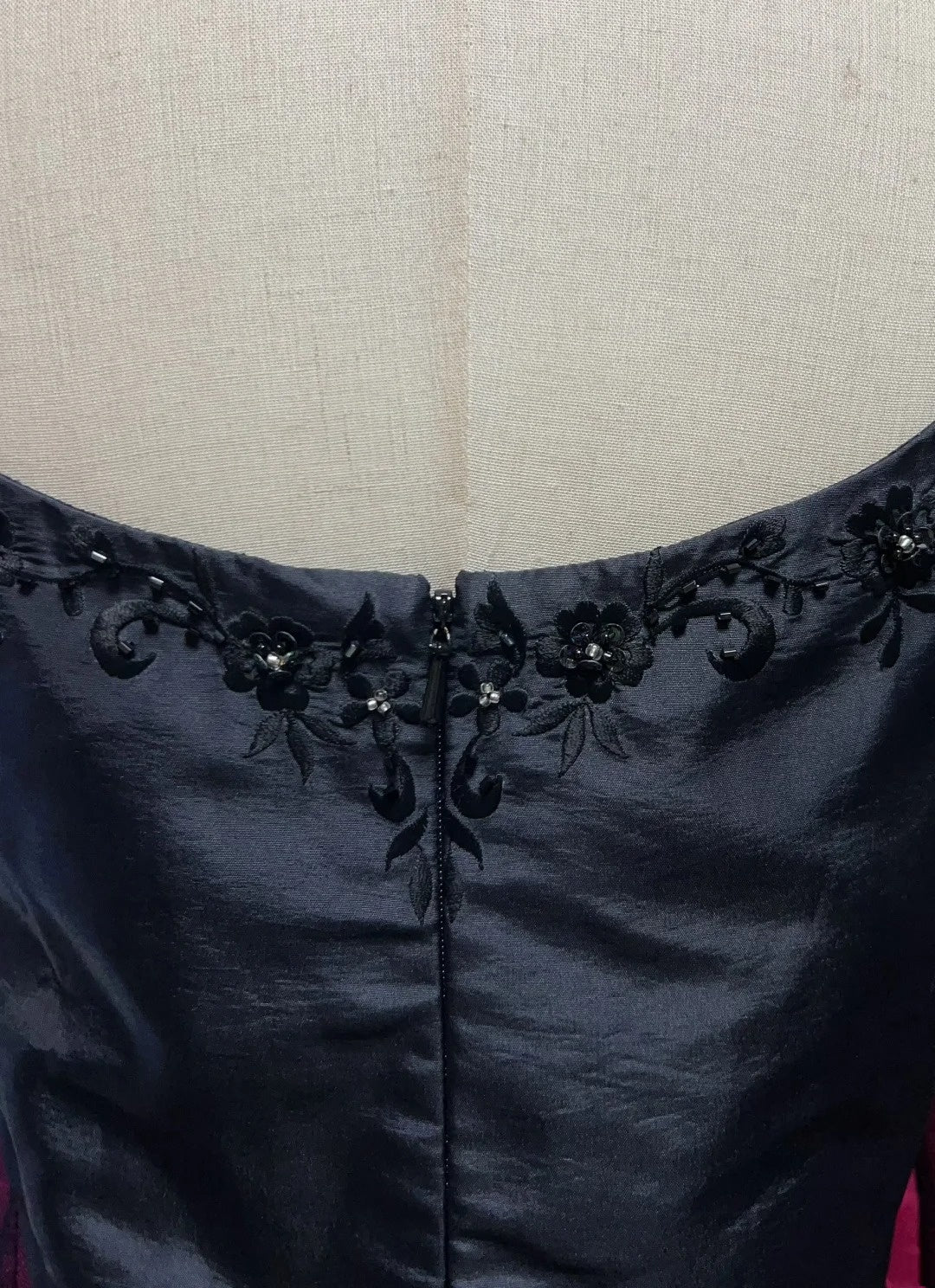 Charmantes robes de bal, robes de soirée avec cravate noire, brodées de perles, manches longues, tenues de soirée formelles N3694