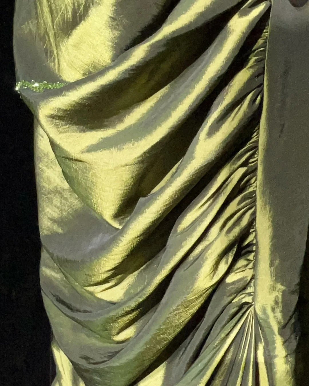 Vintage Prom Dresses 2000s Mermaid Halter V Neck Green Satin With Ruffled Beading Long Prom Gown N3094