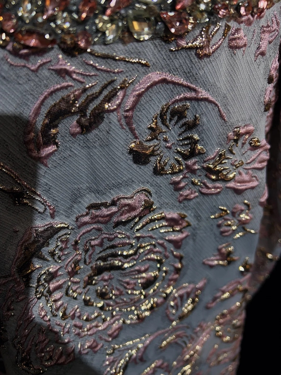Bescheidene Ballkleider für den Abschlussball mit Spaghettiträgern in Flieder und Spitze mit Perlenstickerei, lange Abendgarderobe N3463