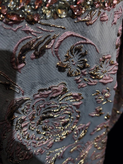 Bescheidene Ballkleider für den Abschlussball mit Spaghettiträgern in Flieder und Spitze mit Perlenstickerei, lange Abendgarderobe N3463