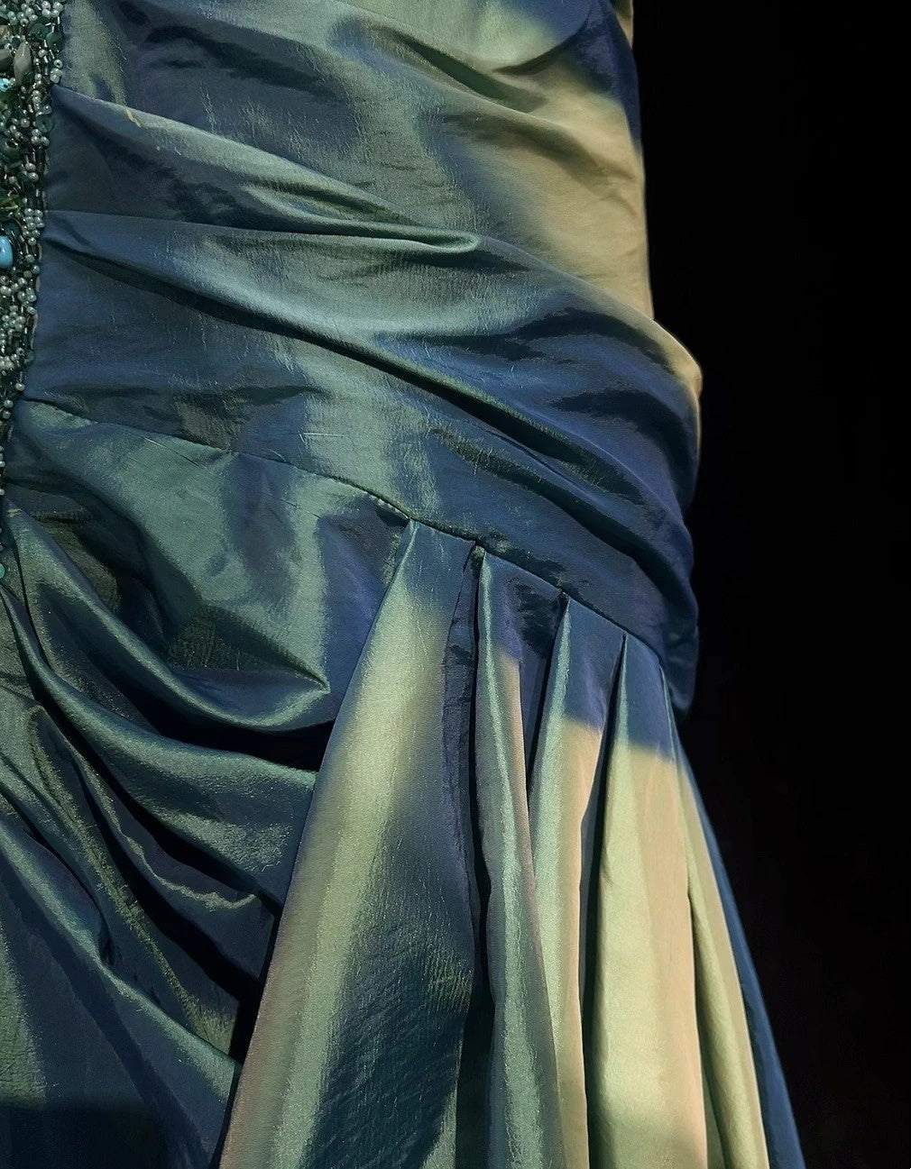 Élégantes robes de bal sirène en taffetas vert bustier perlé sans manches longue robe de soirée N2896