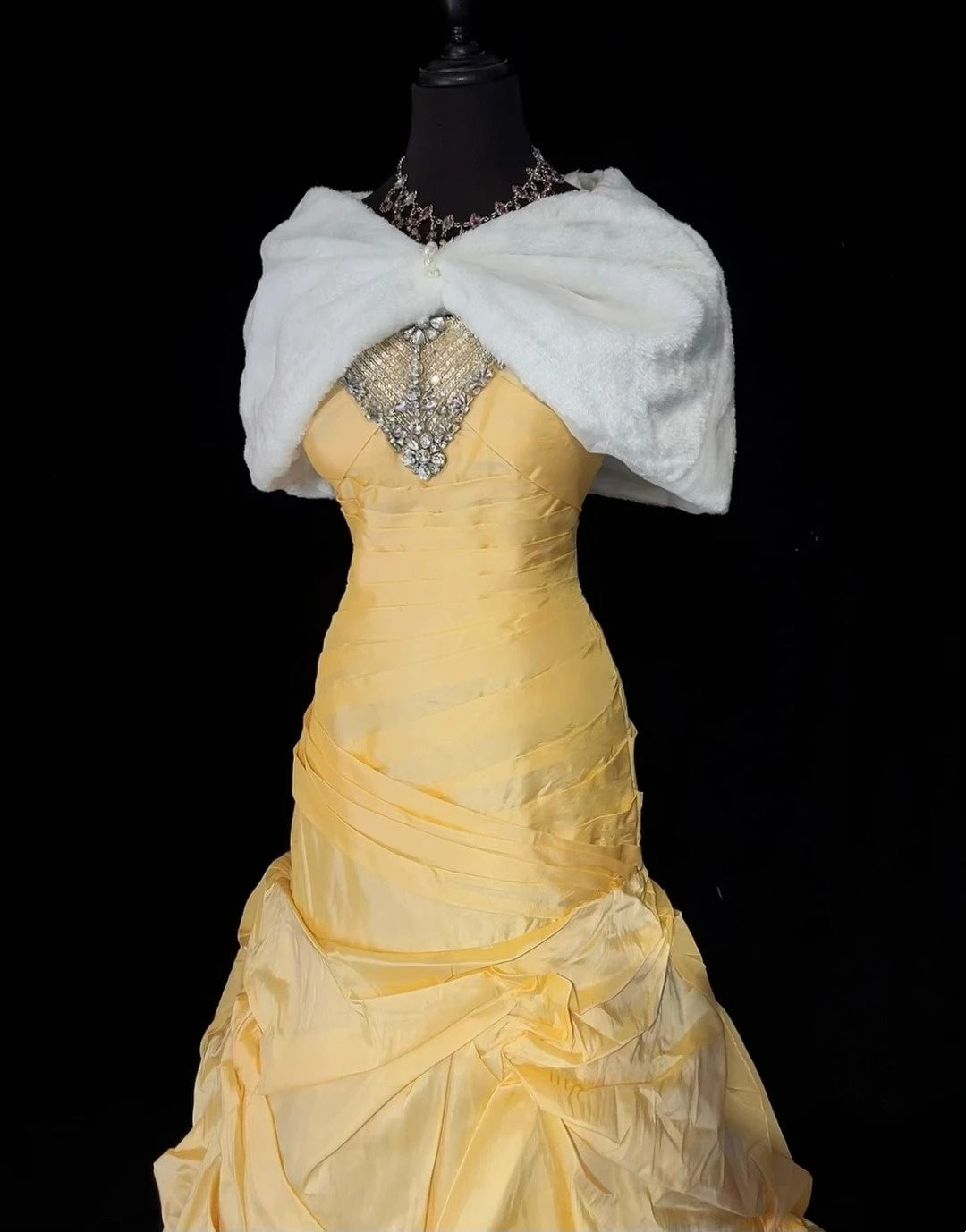 Robes de bal élégantes Robe de soirée en taffetas jaune à fines bretelles avec plis, longue robe de cérémonie N2918