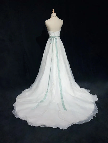 Einzigartige Hochzeitskleider A-Linie Trägerlos Weiß mit Perlen Sommergarten Langes Brautkleid N3676