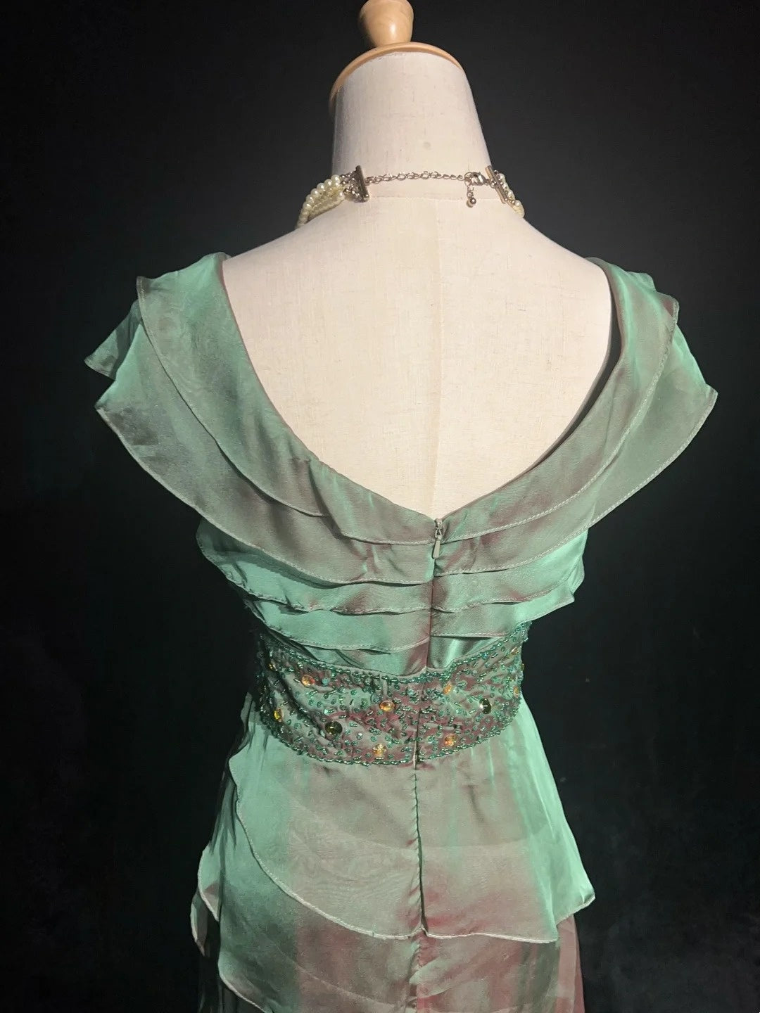 Elegante Abschlussballkleider A-Linie V-Ausschnitt Grün Stufenlagen Chiffon Mit Rüschen Langes Abendkleid N2897