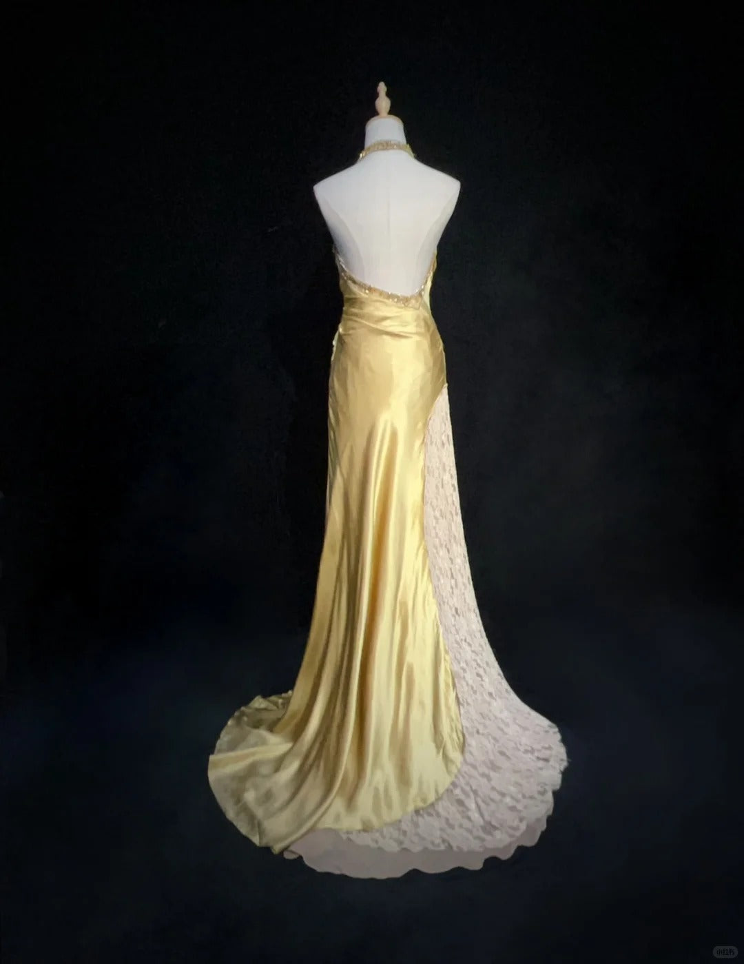 Bescheidene Ballkleider Meerjungfrau Neckholder Gold Satin mit Perlenstickerei Spitze Langes Festliches Abendkleid N3865