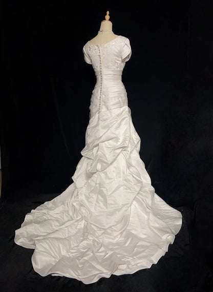 Robes de mariée intemporelles sirène col carré en satin blanc avec manches perles longue robe de mariée N3443