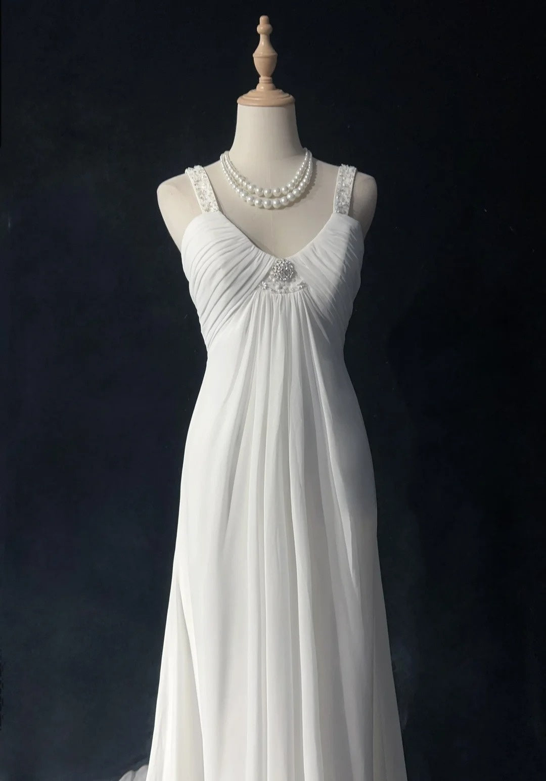 Robes de bal blanches simples, coupe trapèze, col en V, mousseline sans manches avec perles, robe de soirée semi-formelle N3820