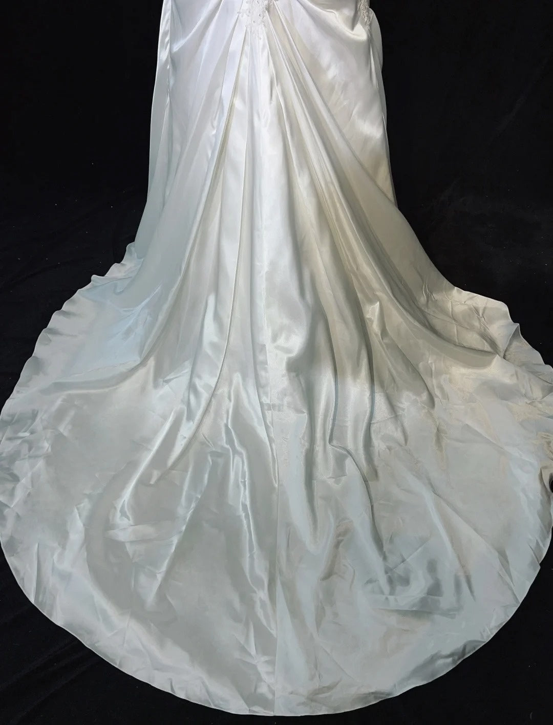 Einzigartige Brautkleider Meerjungfrau Spaghettiträger Elfenbein mit Rüschen Applikationen Langes Brautkleid N3631