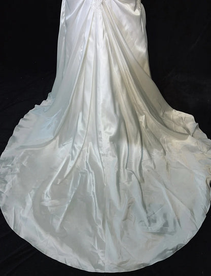 Einzigartige Brautkleider Meerjungfrau Spaghettiträger Elfenbein mit Rüschen Applikationen Langes Brautkleid N3631