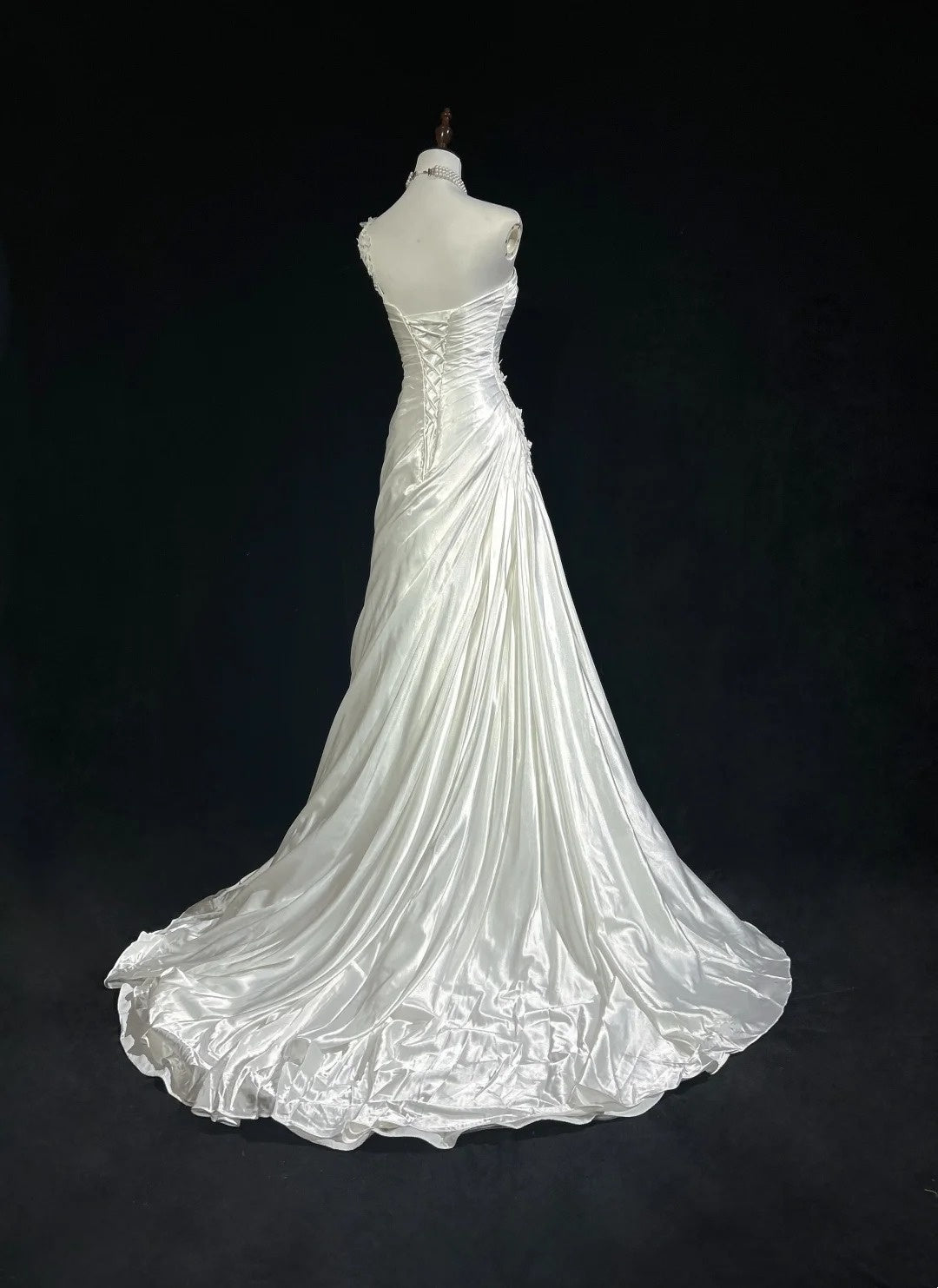 Robes de bal vintage Inspo Sirène Asymétrique Épaules Dénudées Satin Blanc Années 80 Avec Dentelle Robes de Soirée Formelles N3380