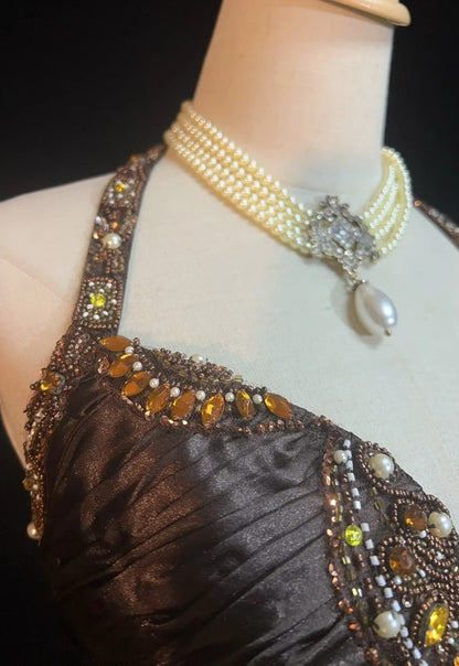 Vintage Ballkleider A-Linie Neckholder Braun Ärmellos Satin Mit Cape Perlenbesatz 1980er Jahre Langes Abendkleid N2864