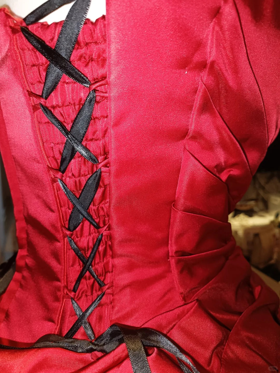 Robe de bal de princesse bustier en satin rouge avec des appliques pour robes de Sweet 16, robe de Quinceanera N4193