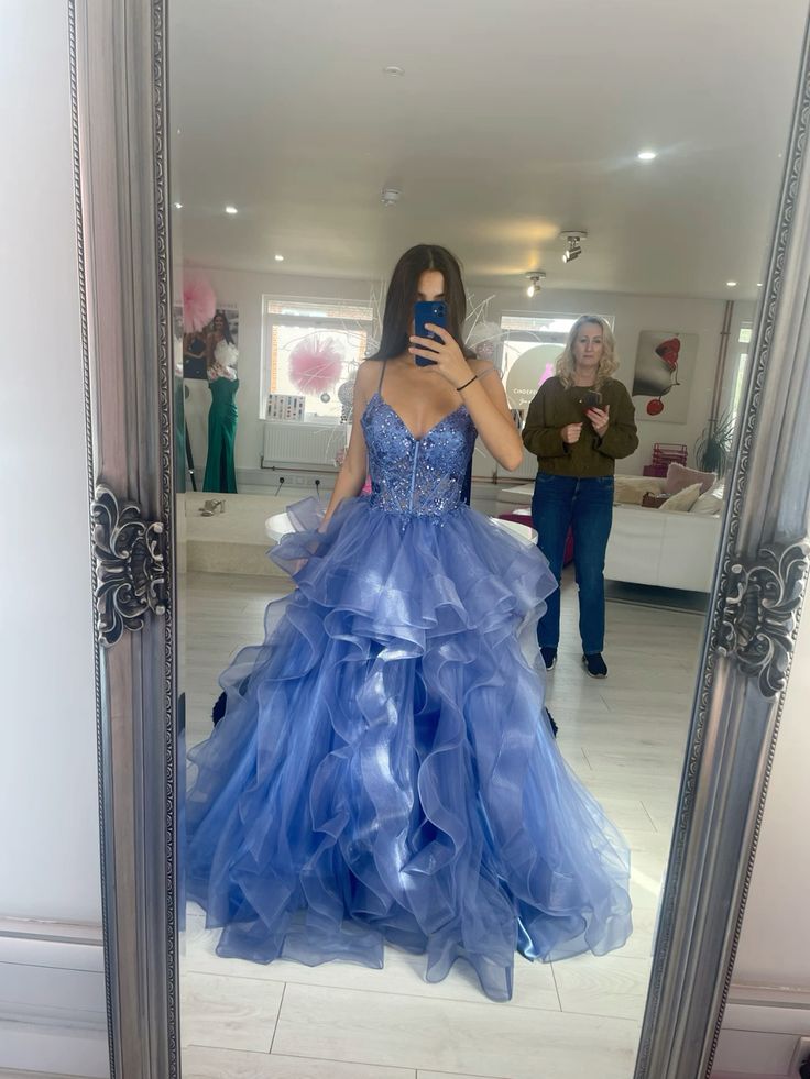 Elegantes Ballkleid mit Spaghettiträgern aus blauem Tüll – ein beeindruckendes, langes, halbformelles Partykleid für Teenager und Gymnasien (AB1974)