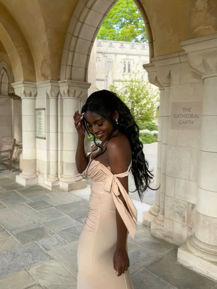 Sexy Meerjungfrauen-Abendkleid mit schulterfreiem Schnitt, langer Schleppe und Champagner-Schnitt – Inspiration für das perfekte Abendkleid AB1038