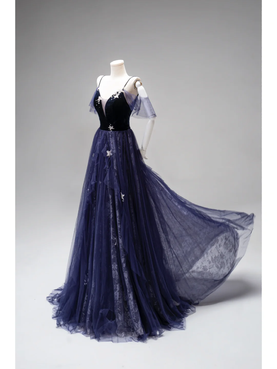 Robe de bal longue en tulle couleur raisin, coupe trapèze, bretelles spaghetti, idéale pour un 19e anniversaire (AB871)