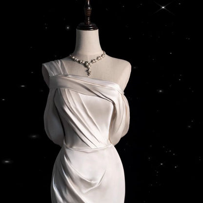 Meerjungfrauen-Brautkleid aus elfenbeinweißem Satin mit One-Shoulder-Ausschnitt und Falten AB973