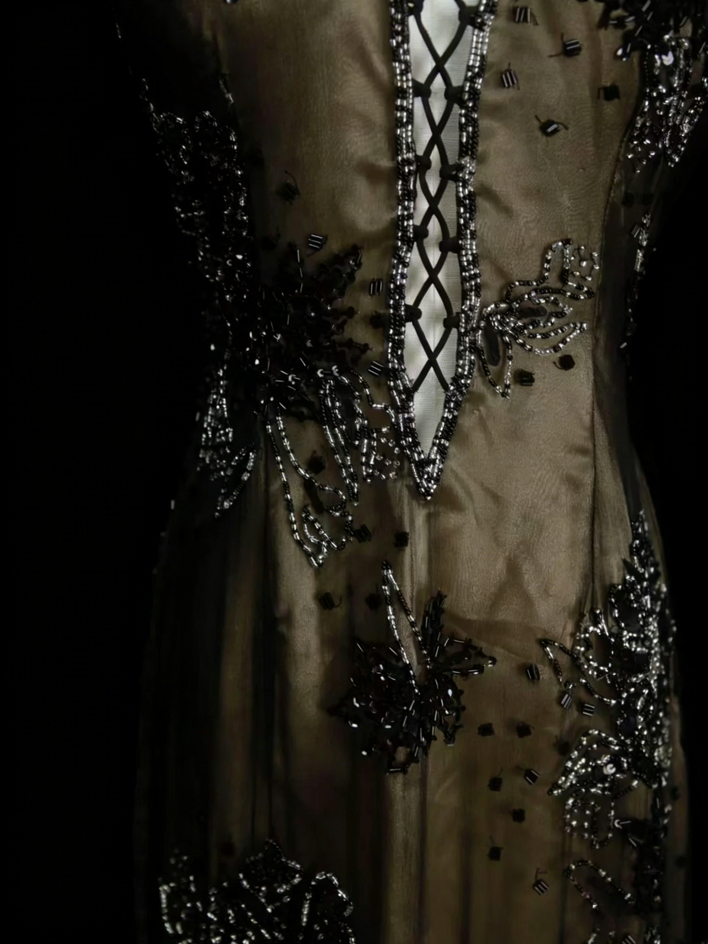 Robe de bal longue sirène vintage dos nu en satin sans manches, style années 80, référence N1452