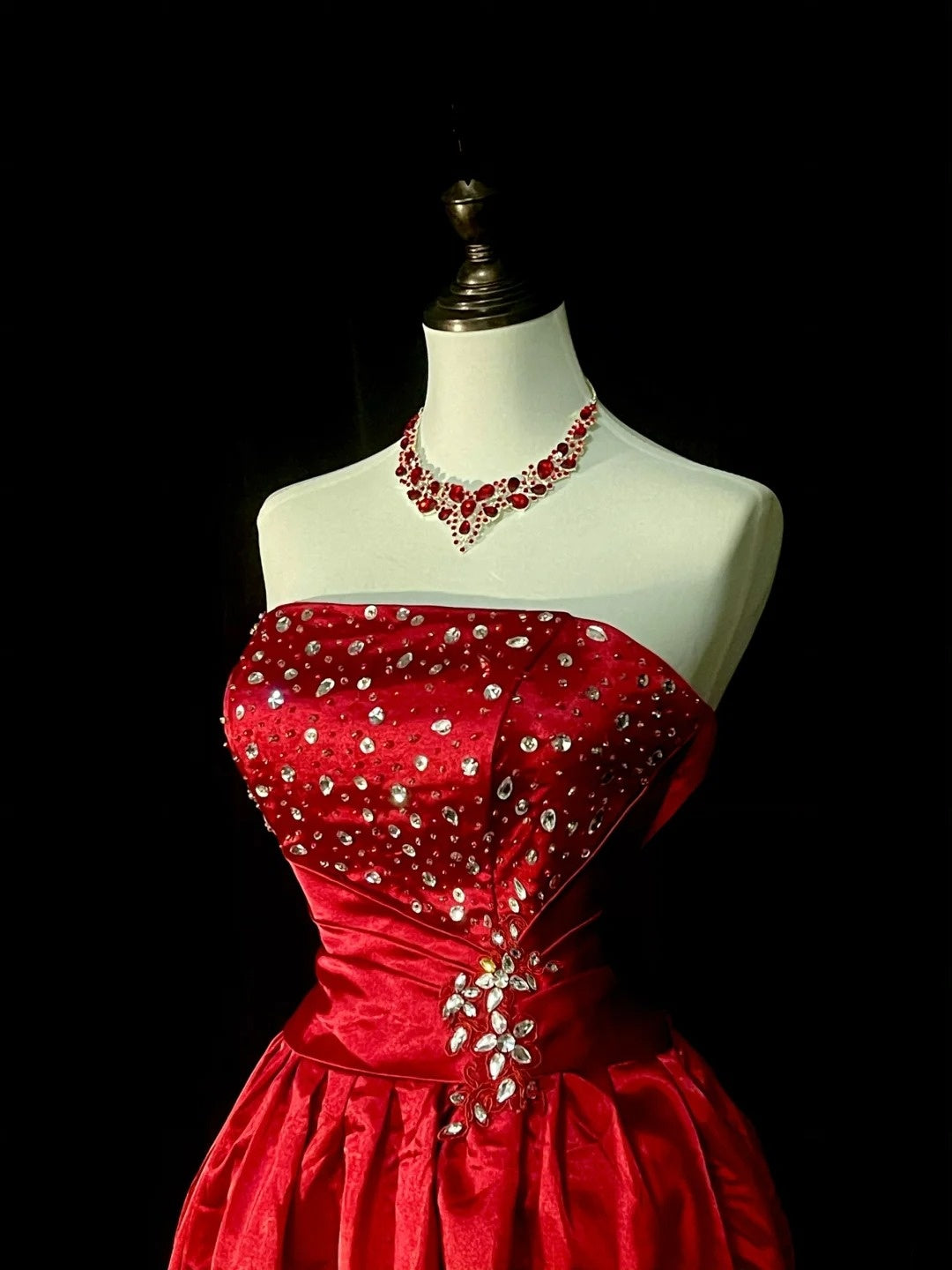 Robe de bal vintage bustier en tulle rouge, inspiration années 2000, robe de bal courte, inspiration robe de soirée N1354