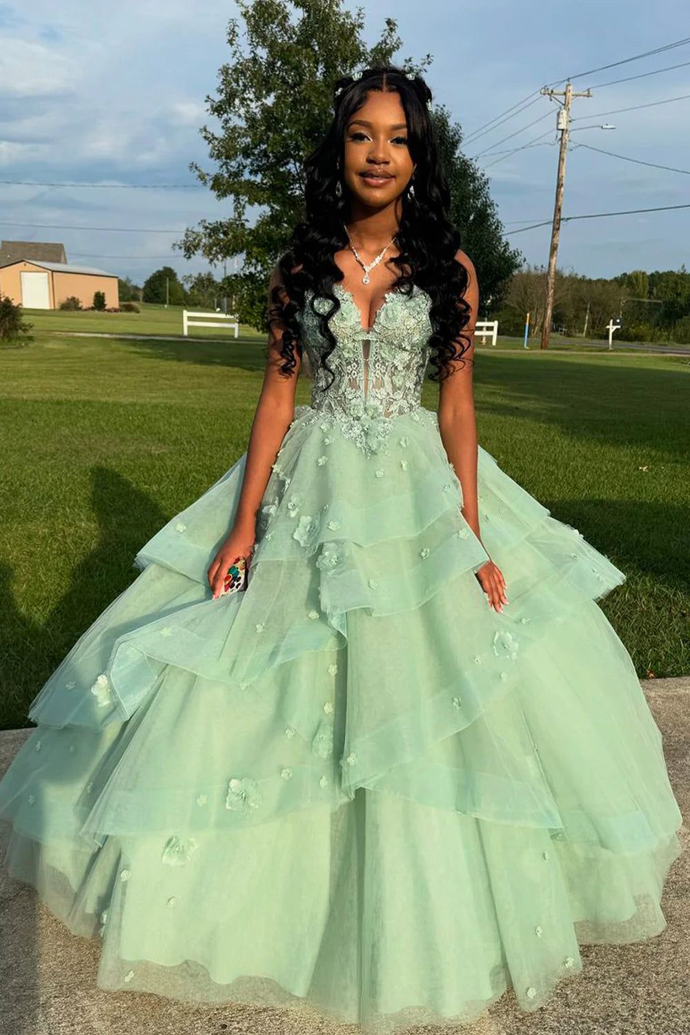 Elegantes salbeigrünes Ballkleid mit floralem Stufenrüschenbesatz, herzförmigem Ausschnitt und Korsett, langes Abendkleid AB481