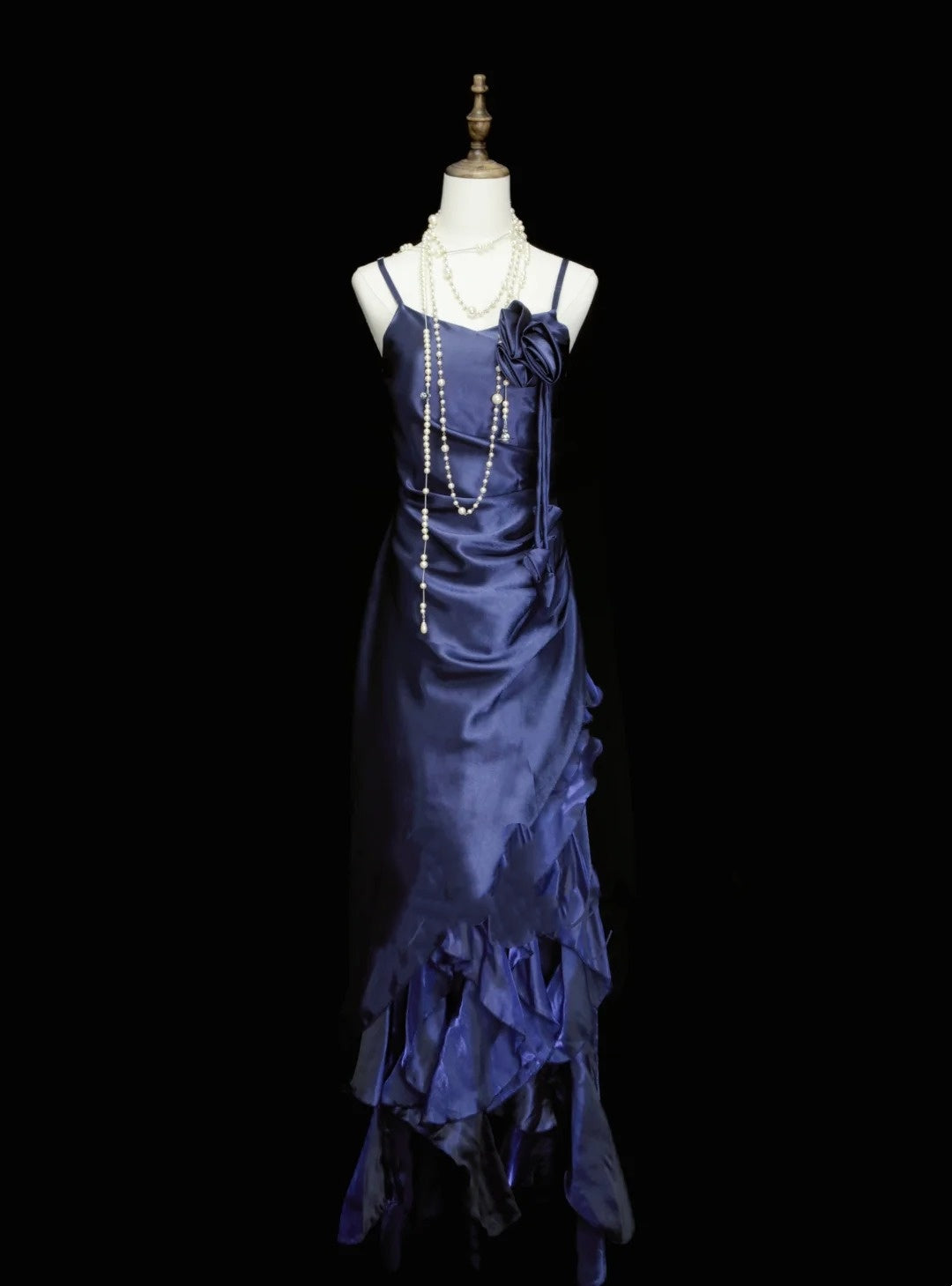 Robe de soirée vintage style années 70/80, coupe trapèze, bretelles spaghetti, bleu marine, idéale pour les adolescentes, les étudiantes et les jeunes filles. Robe longue de bal de fin d'année N1143