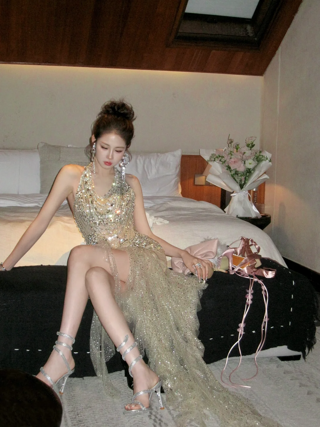 Robe de bal sirène pailletée, dos nu asymétrique, couleur champagne, ornée de perles et de cristaux. Tenue de soirée longue et élégante pour la remise des diplômes (N063)