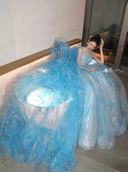 Robe de bal sobre sans bretelles bleu glacier avec longue cape à volants, robe de soirée élégante pour remise de diplômes N057