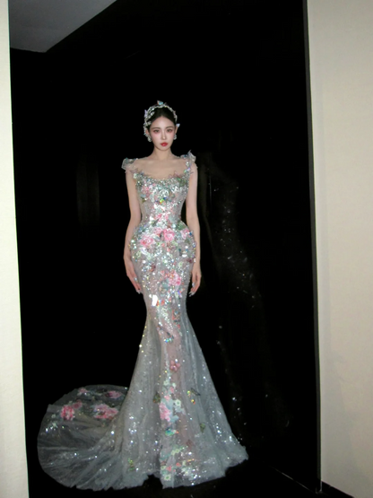 Robe de mariée sirène scintillante à col rond et dentelle à sequins floraux avec traîne, robe de mariée féerique N062