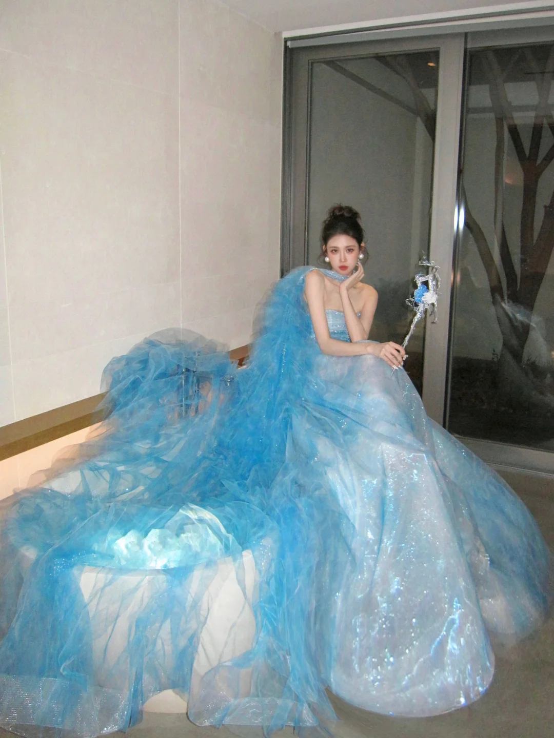 Robe de bal sobre sans bretelles bleu glacier avec longue cape à volants, robe de soirée élégante pour remise de diplômes N057