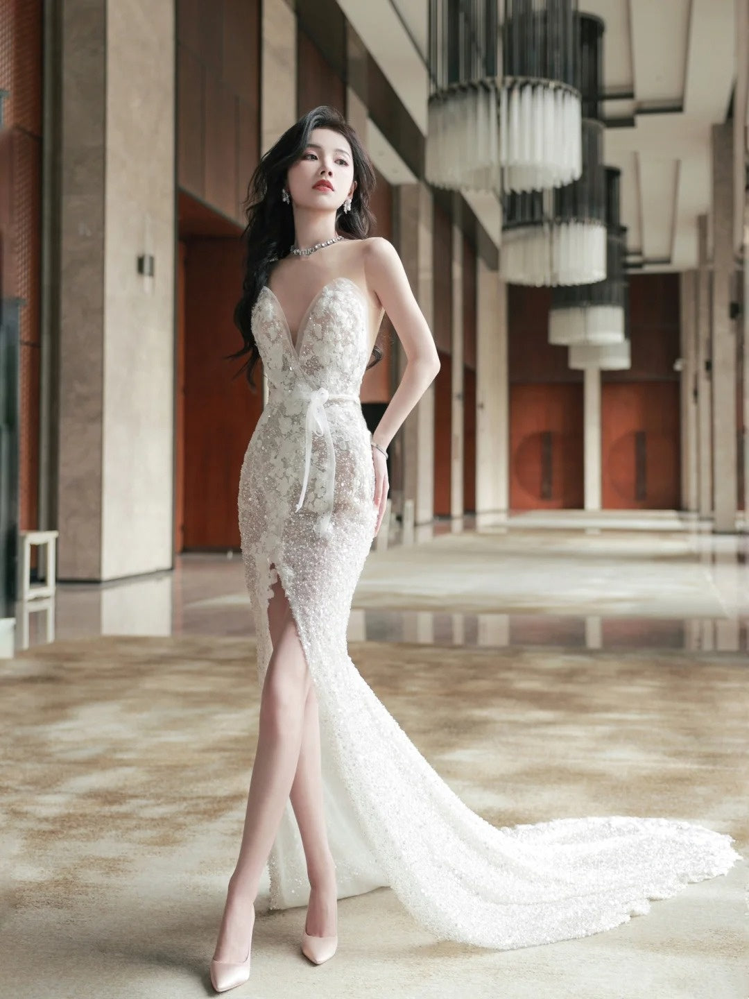 Robe de mariée féerique style sirène, décolleté cœur, dentelle blanche, longue, coupe ajustée, N1088