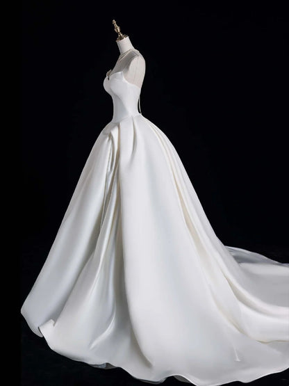 Robe de bal sobre en satin blanc à décolleté cœur et plis, robe de mariée longue de conte de fées pour l'automne N690