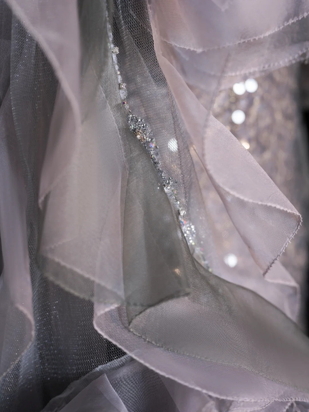 Robe de soirée longue de bal de princesse sirène grise à sequins et fente, décolleté cœur, N743
