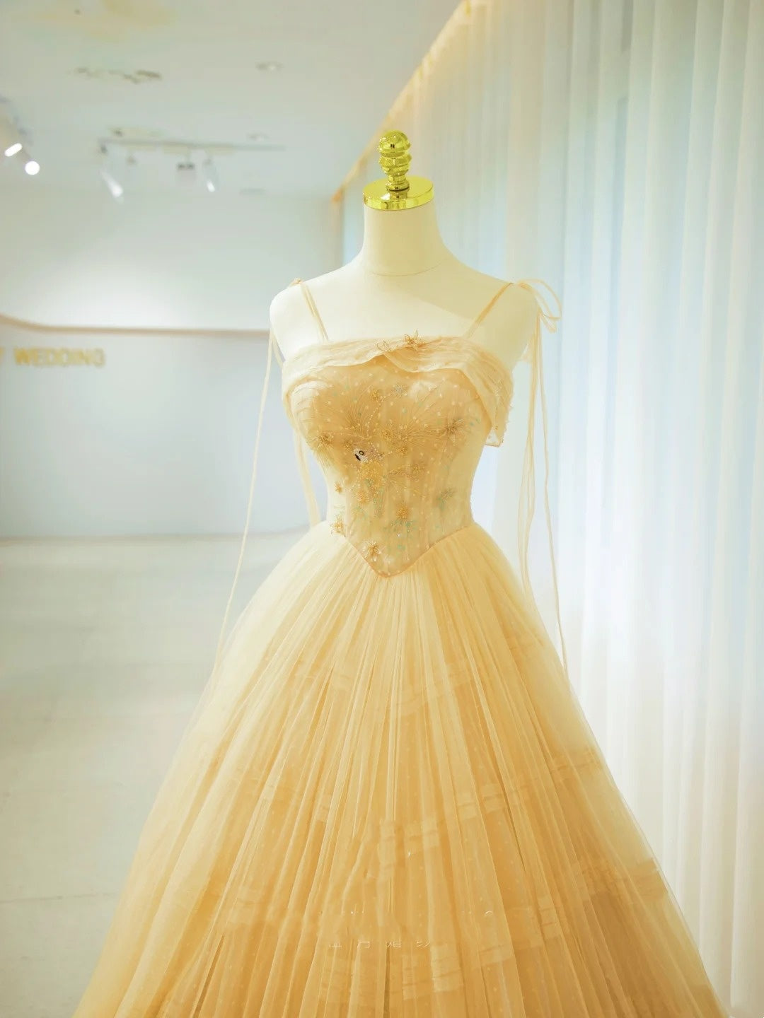 Belles robes de bal pour le bal Robe de bal à fines bretelles en tulle jaune avec perles, longue robe de soirée N2932