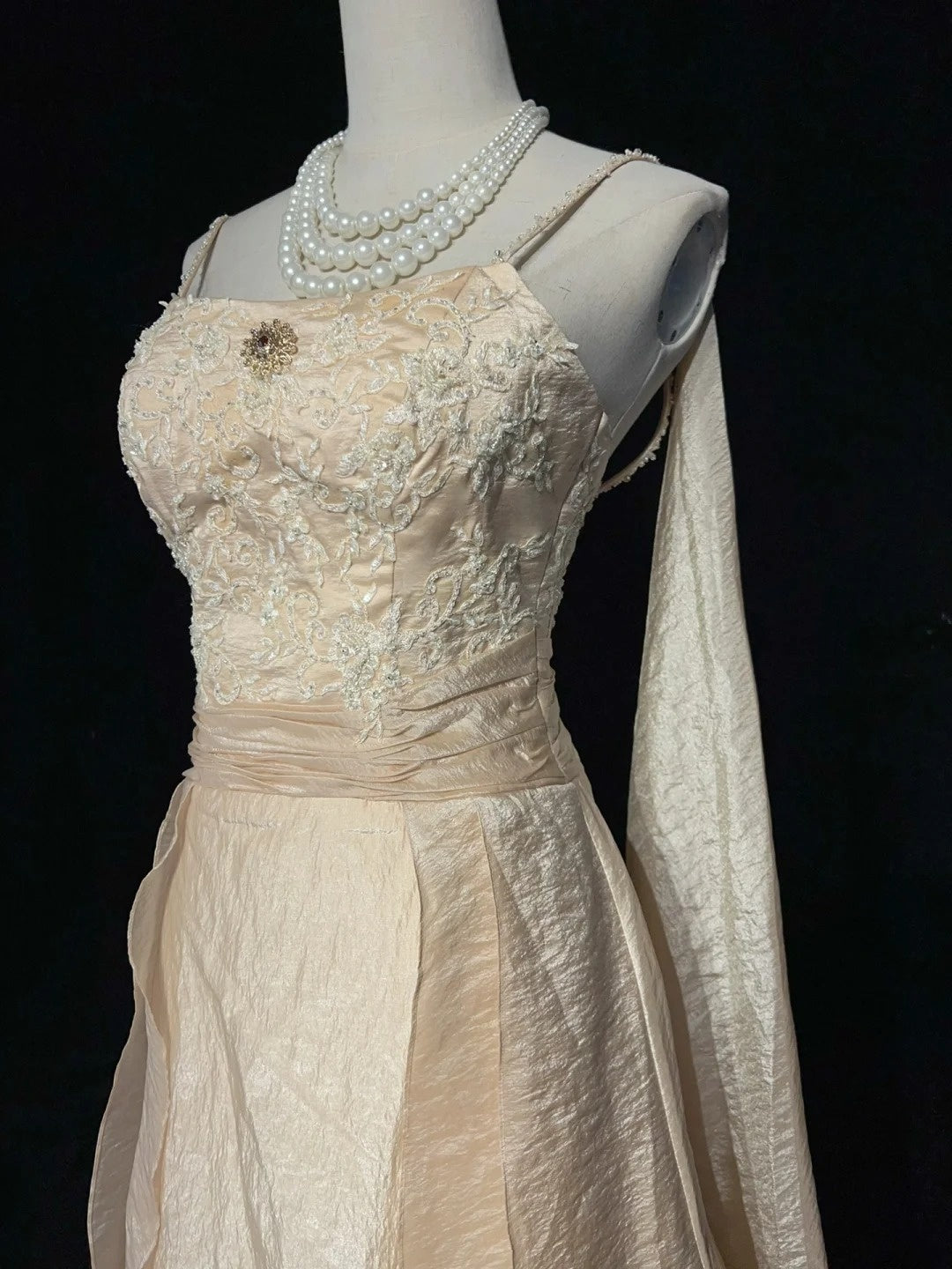 Robes de bal vintage en forme de A à bretelles spaghetti couleur champagne avec manches longues Robe de soirée années 90 N3001