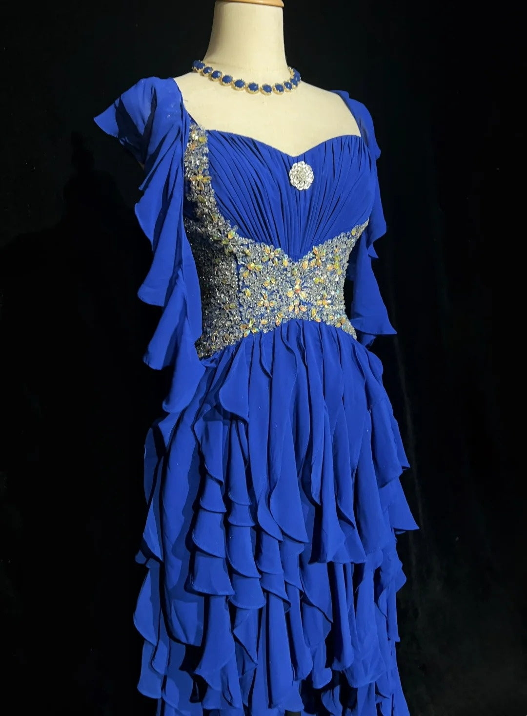Elegante Abschlussballkleider A-Linie High-Low One-Shoulder Königsblau Chiffon mit Perlen ärmellos langes Abendkleid N2881