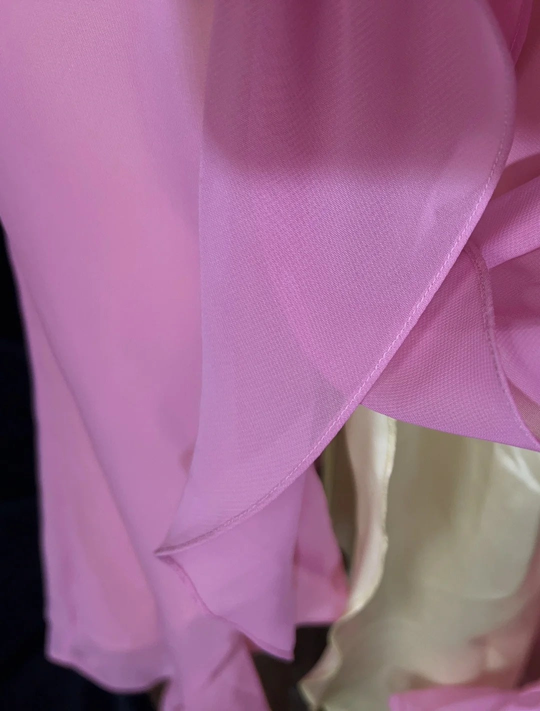 Bescheidene Ballkleider Inspo Meerjungfrau V-Ausschnitt Rosa Chiffon mit Rüschen-Perlenstickerei für Damen Festliches Kleid N3231