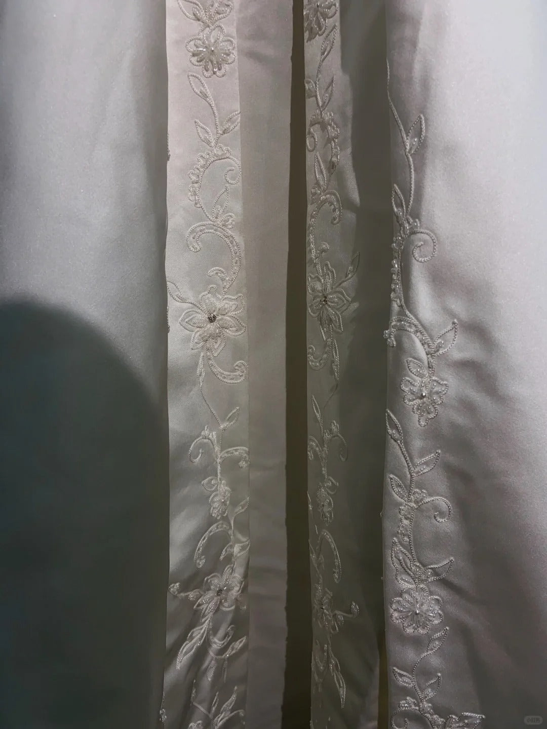 Zeitlose Hochzeitskleider Ballkleid Trägerlos Elfenbein Mit Rüschen Perlenbesetztes Langes Brautkleid N3431